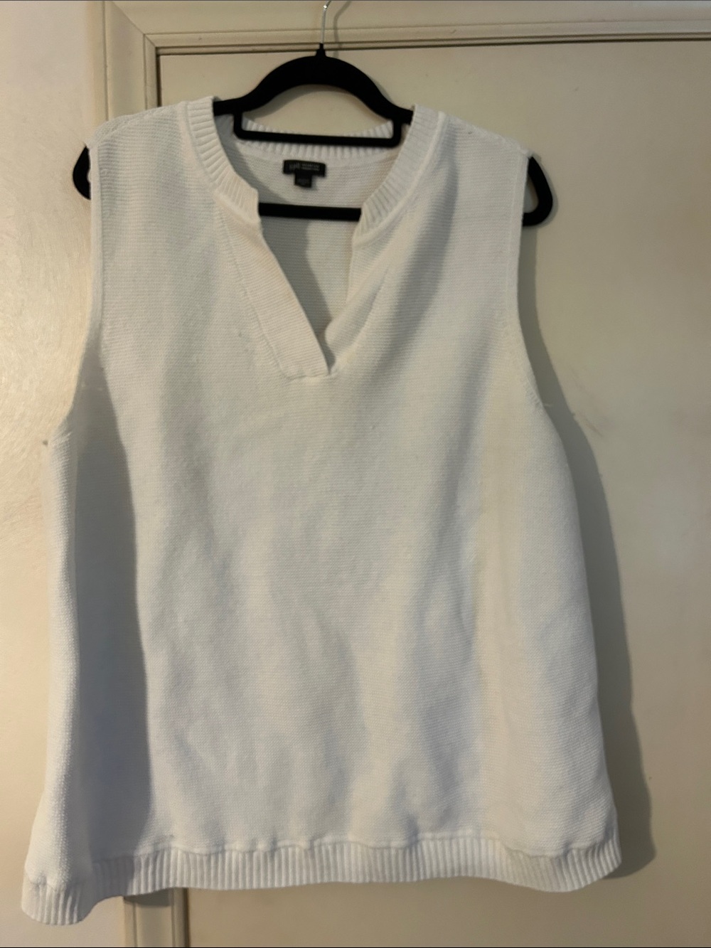 J Jill White Sleeveless V-Notch Knit Tank